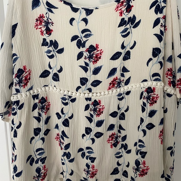 Floral top - Picture 3 of 3